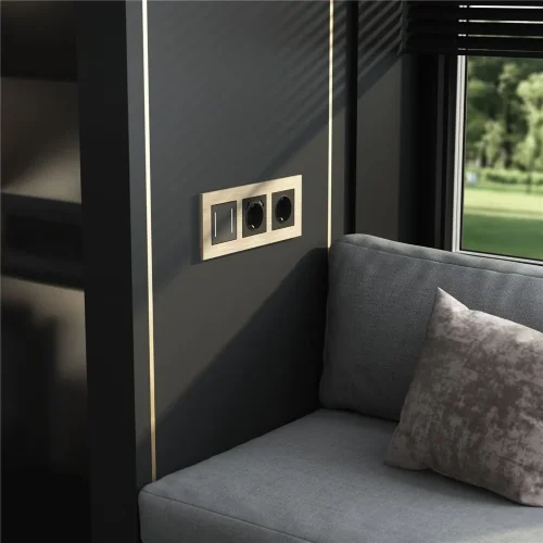 Рамка из металла на 3 поста АluMax шампань алюминий W0033511 - фото 2