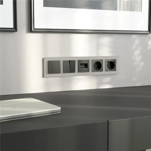 Рамка из стекла на 5 постов Senso дымчатый soft-touch W0053117 - фото 3