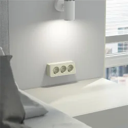 Розетка тройная с заземлением и шторками Gallant слоновая кость W5073103