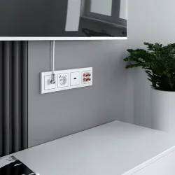 Рамка из поликарбоната на 4 поста Stark белый W0041801