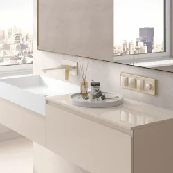 Рамка из металла на 4 поста Baguette айвори/латунь W0042851