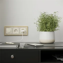 Рамка из металла на 3 поста Baguette айвори/латунь W0032851