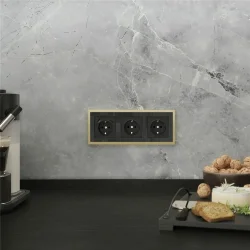 Рамка из металла на 3 поста Baguette черный/латунь W0032852