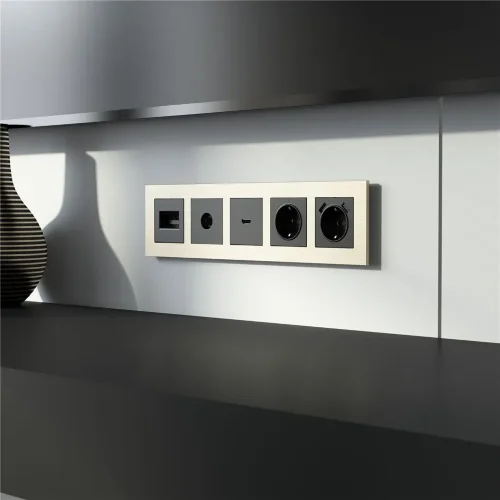 Рамка из металла на 5 постов AluMax шампань алюминий W0053511 - фото 2