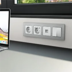 Рамка из металла на 4 поста АluMax алюминий W0043506