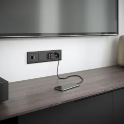 Розетка с заземлением, шторками и USB тип A+C (черный матовый) W1171708