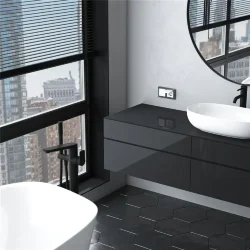 Розетка с заземлением и шторками c крышкой IP44 N (белый матовый) W1171261