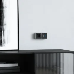 Розетка с заземлением и шторками Gallant черный с серебром W5071134 W5071134