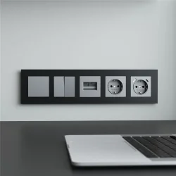 Рамка из металла на 5 постов AluMax черный алюминий W0053508