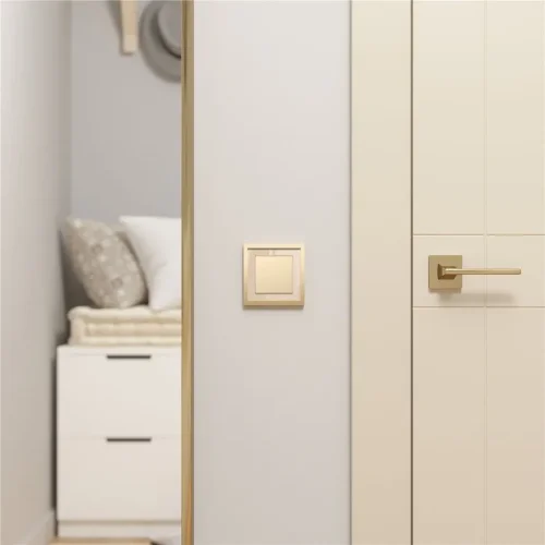 Рамка из металла на 1 пост Baguette айвори/латунь W0012851 - фото 5