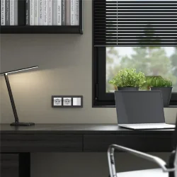 Розетка с заземлением (белый акрил) W1171041