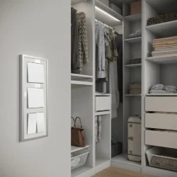 Рамка из металла на 3 поста Baguette белый/серебро W0032850