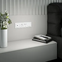 Розетка с заземлением, шторками и USB тип A+C (белый) W1171701