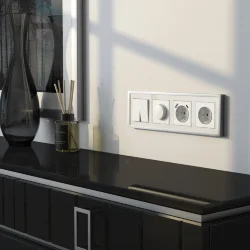 Рамка из металла на 4 поста Baguette белый/серебро W0042850