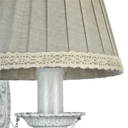 Главные украшения светильников Donata – необычные изгибы арматуры и большая подвеска в виде шара на серебристой цепочке. Изящные светильники выполнены в классическом стиле и могут украсить интерьер любого помещения. (Белый)