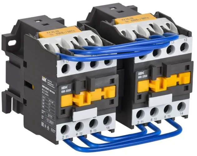 Контактор КМИ-22530 реверс 25А 230В/АС3 2НО KARAT IEK KKM23-025-230-20-1 - фото