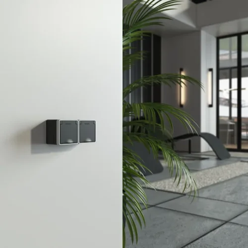 Розетка влагозащ. с зазем. с защит. крышкой и шторками Gallant черный с серебром W5071234 W5071234 - фото 2