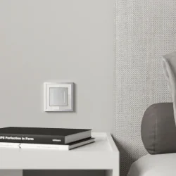 Рамка из металла на 1 пост Baguette белый/серебро W0012850