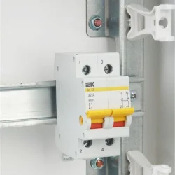 Выключатель нагрузки (мини-рубильник) 2п 32А ВН-32 KARAT IEK MNV10-2-032