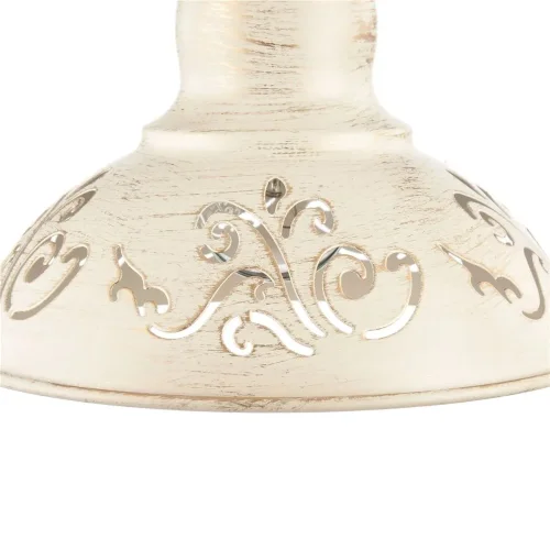 Светильники выполнены из металла цвета кремового золота. На плафонах светильников ажурно вырезаны узоры, прекрасно сочетающиеся с плавными изгибами арматуры. Благодаря большому ассортименту изделий серии Benoit легко выбрать светильник, подходящий как для