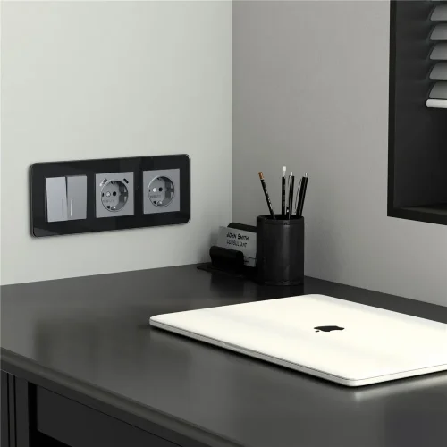 Рамка из стекла на 3 поста Elite черный W0032448 - фото 2