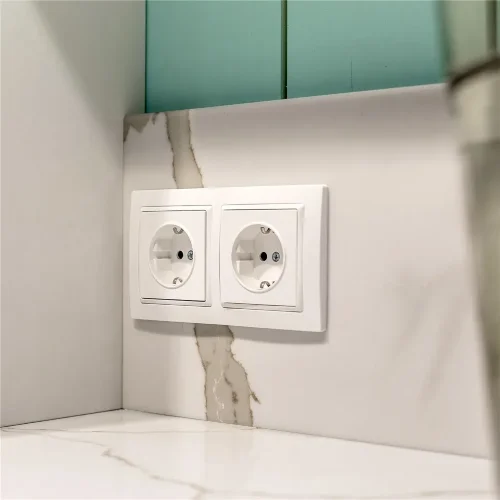 Рамка из поликарбоната на 2 поста Snabb Basic белый W0022001 - фото 3