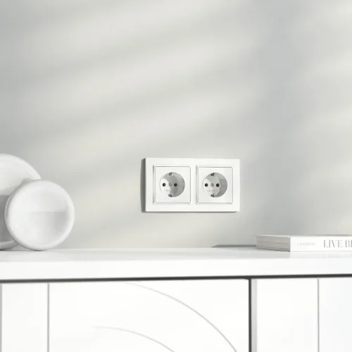 Рамка из поликарбоната на 2 поста Snabb Basic белый W0022001 - фото 3