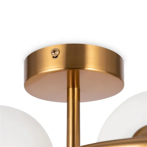 Плавные симметричные контуры создают визуально легкий и гармоничный облик серии. Символика «инь-ян» и трендовый силуэт сферы – образа бесконечности – наполняют дизайн метафорическим смыслом. Минималистичная металлическая арматура окрашена в цвет латуни. С