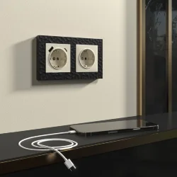 Розетка с заземлением и шторками (слоновая кость) W1171103