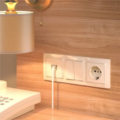 Рамка из поликарбоната на 3 поста Snabb Basic слоновая кость W0032003 - фото 3