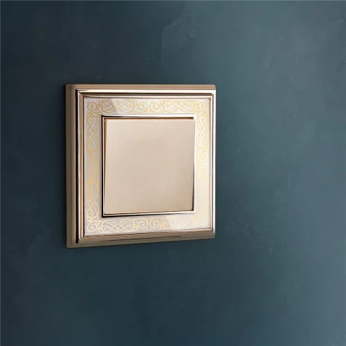 Выключатель одноклавишный проходной (шампань) W1112011 - фото 2