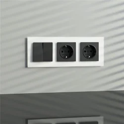 Рамка из стекла на 3 поста Senso белый soft-touch W0033101