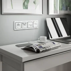 Рамка из поликарбоната на 4 поста Snabb белый/хром W0041901