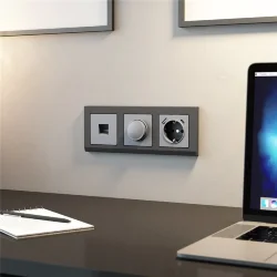 Розетка с заземлением, шторками и USB тип A+C (серебряный матовый) W1171765