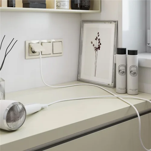 Рамка из поликарбоната на 3 поста Snabb слоновая кость/хром W0031903 - фото 2