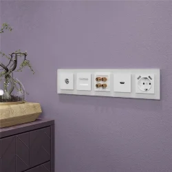 Рамка из стекла на 5 постов Favorit белый матовый W0051105