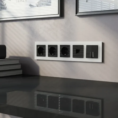 Рамка из стекла на 5 постов Favorit белый матовый W0051105 - фото 4