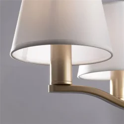 Серия Marika выполнена в современном стиле. Арматура золотого цвета сочетается с белыми абажурами из текстиля на ПВХ. Светильники подходят практически для всех современных интерьеров. (Золото)