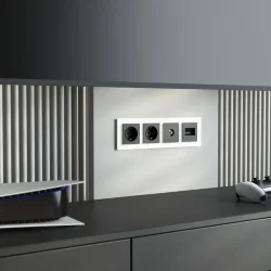 Рамка из стекла на 4 поста Favorit белый матовый W0041105