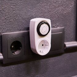 UST-M10 WHITE Таймер механический с розеткой, 220В, 12-24ч, 3500Вт