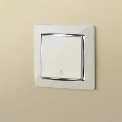 Рамка из пластика на 1 пост Snabb слоновая кость/хром W0011903