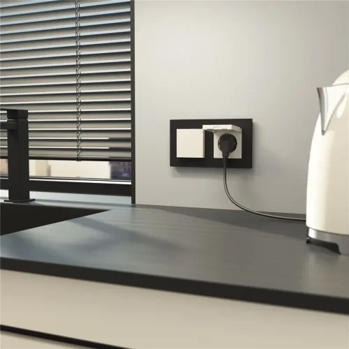 Розетка с заземлением и шторками c крышкой IP44 N (айвори матовый) W1171262 - фото 2