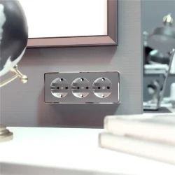 Розетка тройная с заземлением и шторками Gallant серебряный W5073106