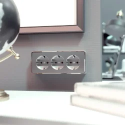 Розетка тройная с заземлением и шторками Gallant серебряный W5073106