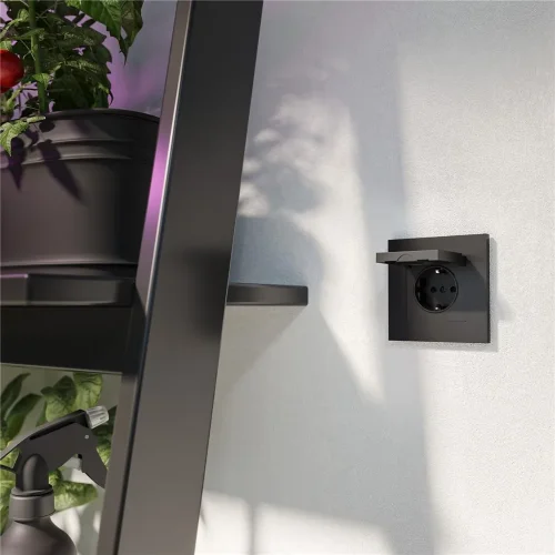 Розетка влагозащ. с зазем. с защит. крышкой и шторками N (черный матовый) W1171208 - фото 2
