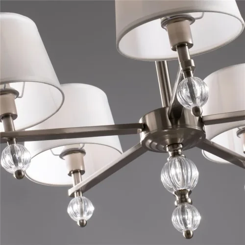 Серия светильников для интерьеров гостиных, спален и офисов в современном стиле. Арматура из метала цвета “никель” дополнена декоративными элементами из прозрачного акрила (шарики). Белые абажуры из текстиля на ПВХ. (Никель) - фото 3