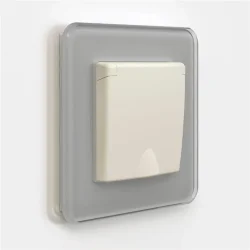 Розетка с заземлением и шторками c крышкой IP44 айвори матовый W1171262