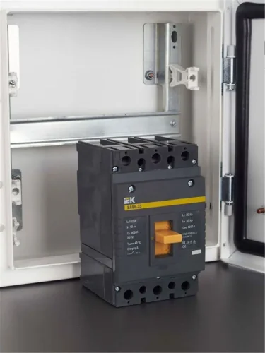 Выключатель автоматический 3п 160А 35кА ВА 88-35 KARAT IEK SVA30-3-0160 - фото 2