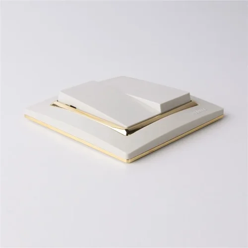 Рамка из поликарбоната на 1 пост Snabb слоновая кость/золото W0011932 - фото 3