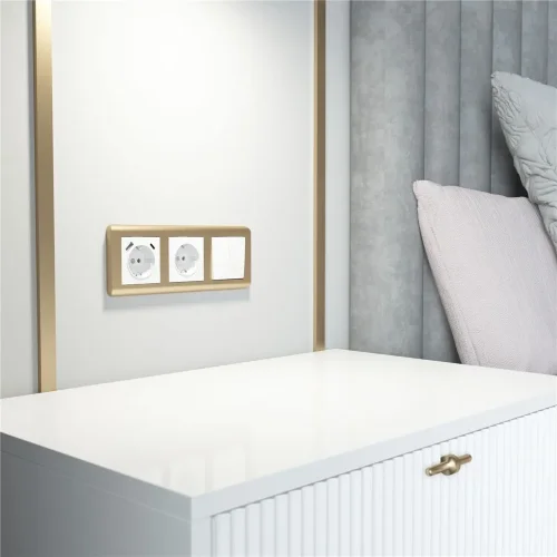 Рамка из поликарбоната на 3 поста Stream шампань W0032111 - фото 3